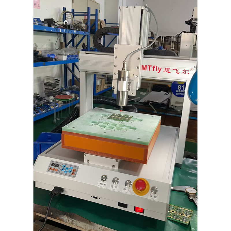 單平臺(tái)銑刀分板機(jī)